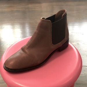 Ankle boots,very good condition,brown,very in style,size 8,Steve Madden